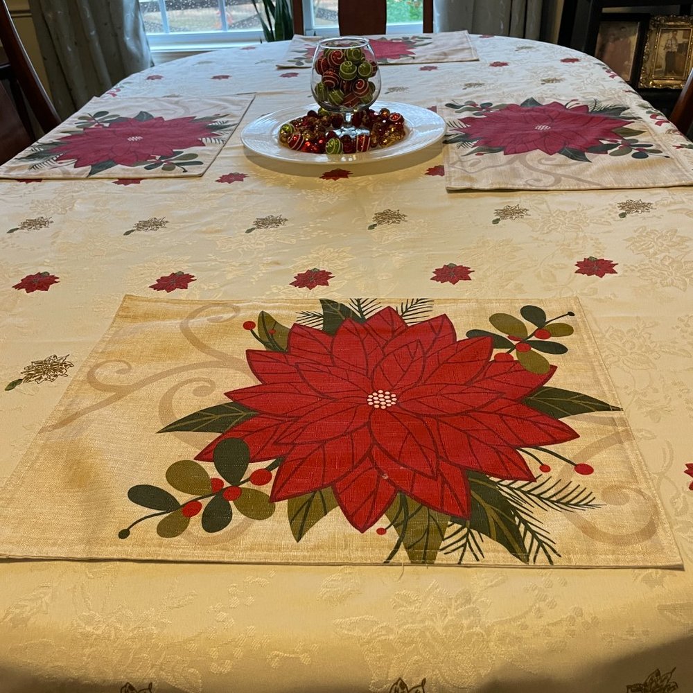 5 pc SET Christmas Poinsettia Table Cloth & Placemats